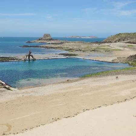 Des Marins, 3*